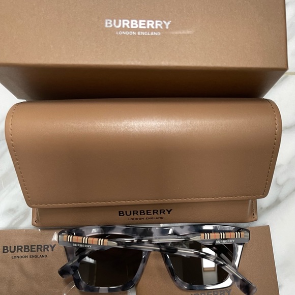 UNISEX BURBERRY SUNGLASSES WTH GREY HAVANA FRAMES AND BURBERRY LOGO ON THE ARMS - Picture 8 of 16